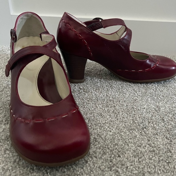 Fluevog Operetta Malibran, Size 9, Red, Criss-crossed Marry Jane heel. 2.5” heel - Picture 3 of 7
